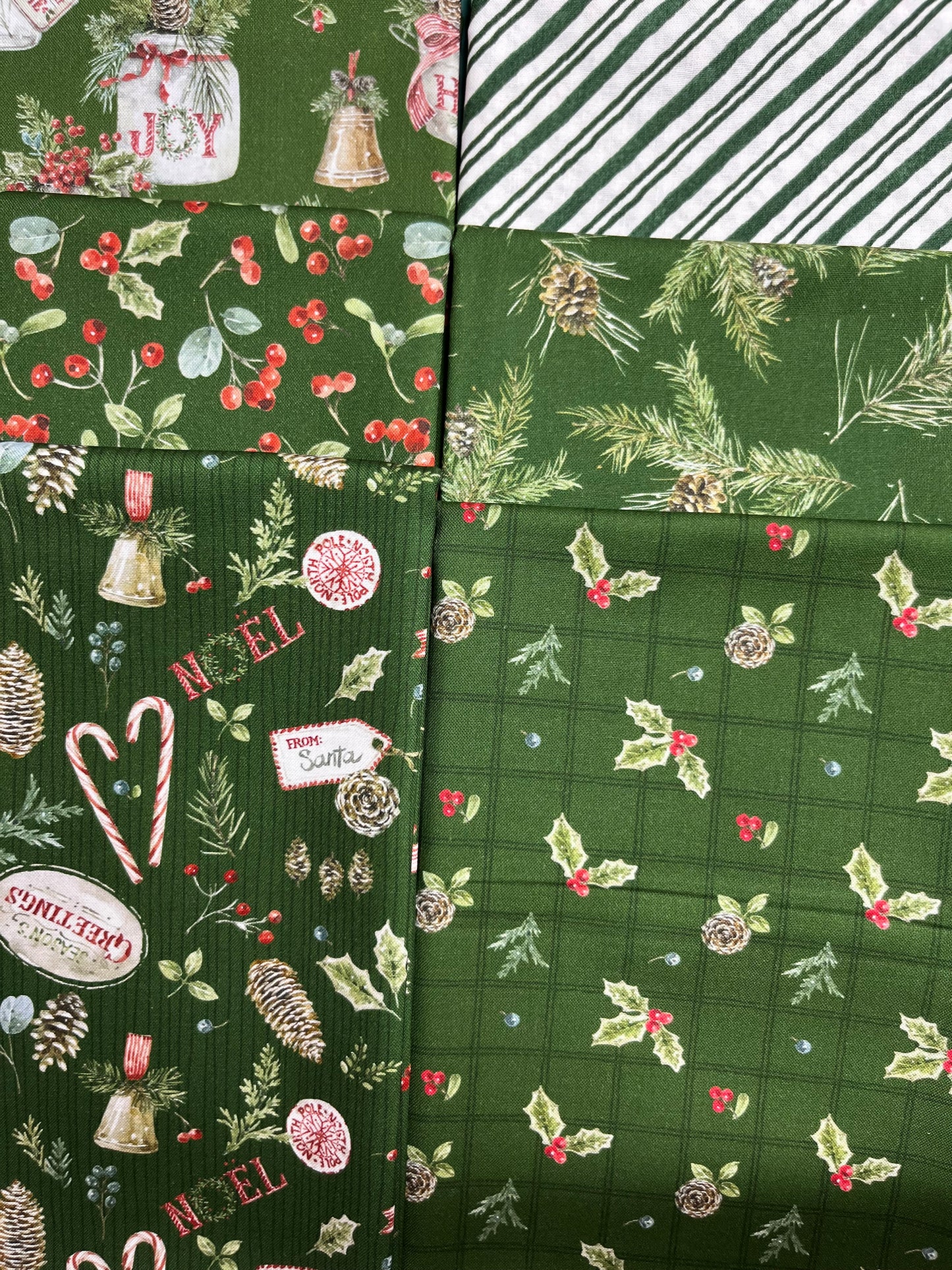 HOLIDAY SPIRIT Green 6 Half Yards