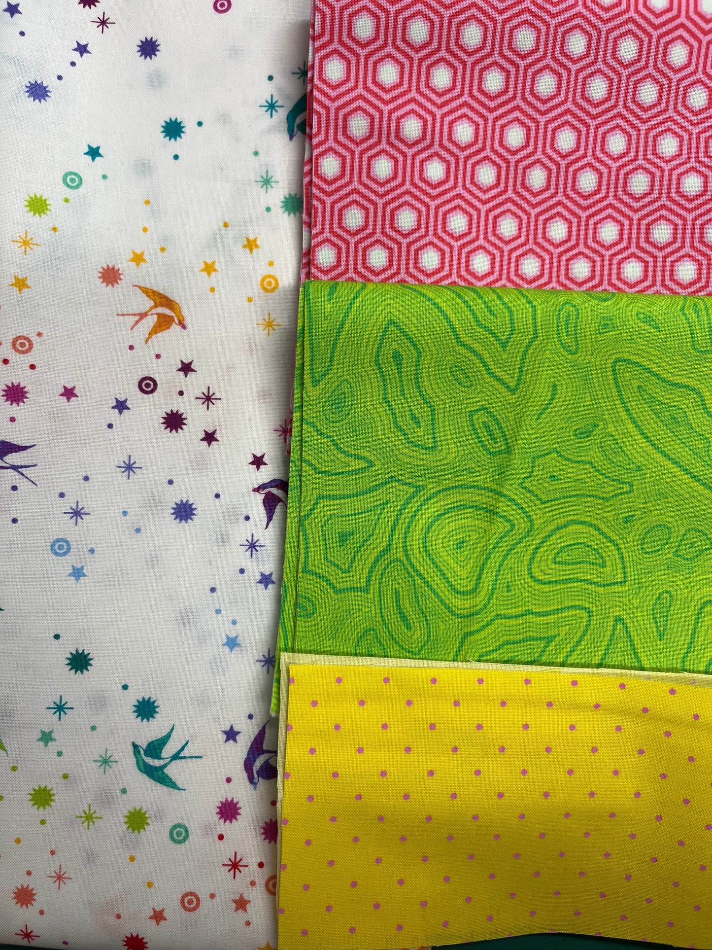 BLOCK OF THE MONTH - SPRING BLOOMS PILLOW - Tula 18"x18"