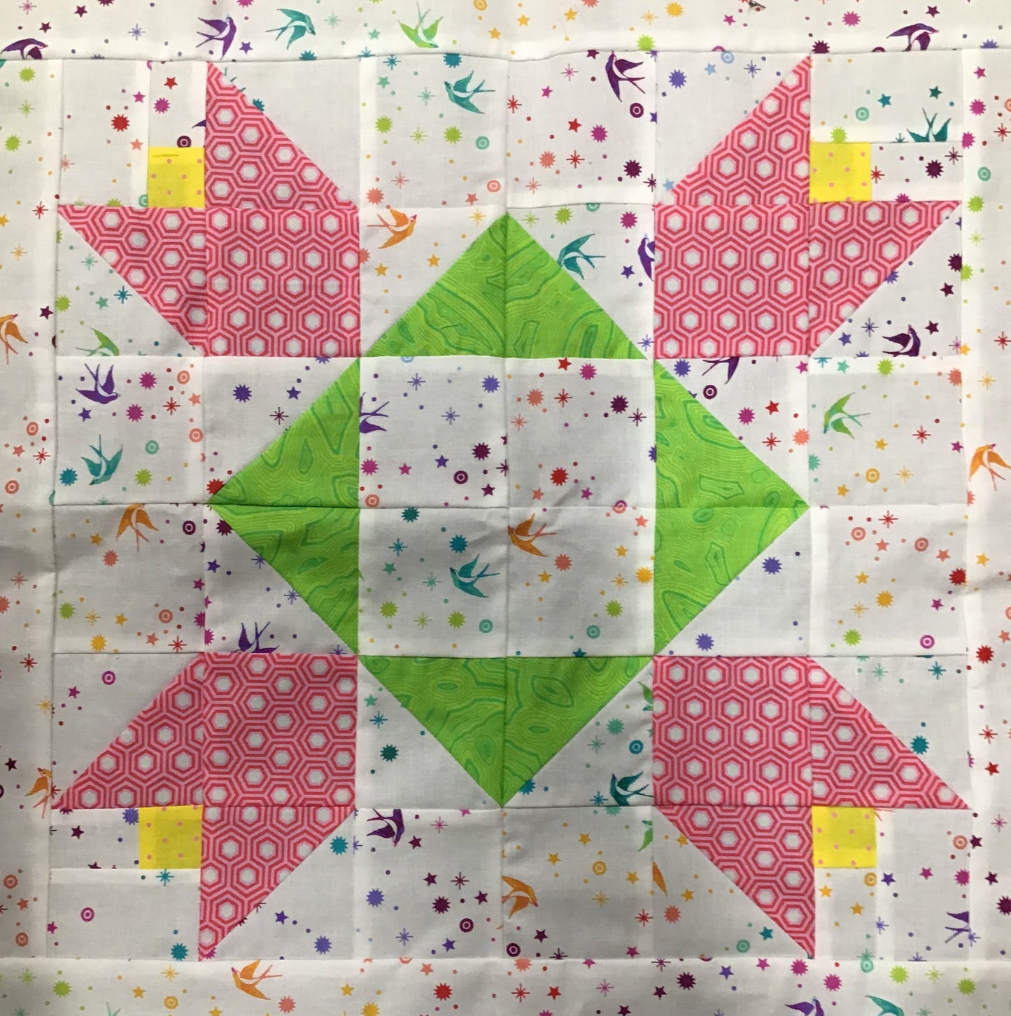 BLOCK OF THE MONTH - SPRING BLOOMS PILLOW - Tula 18"x18"