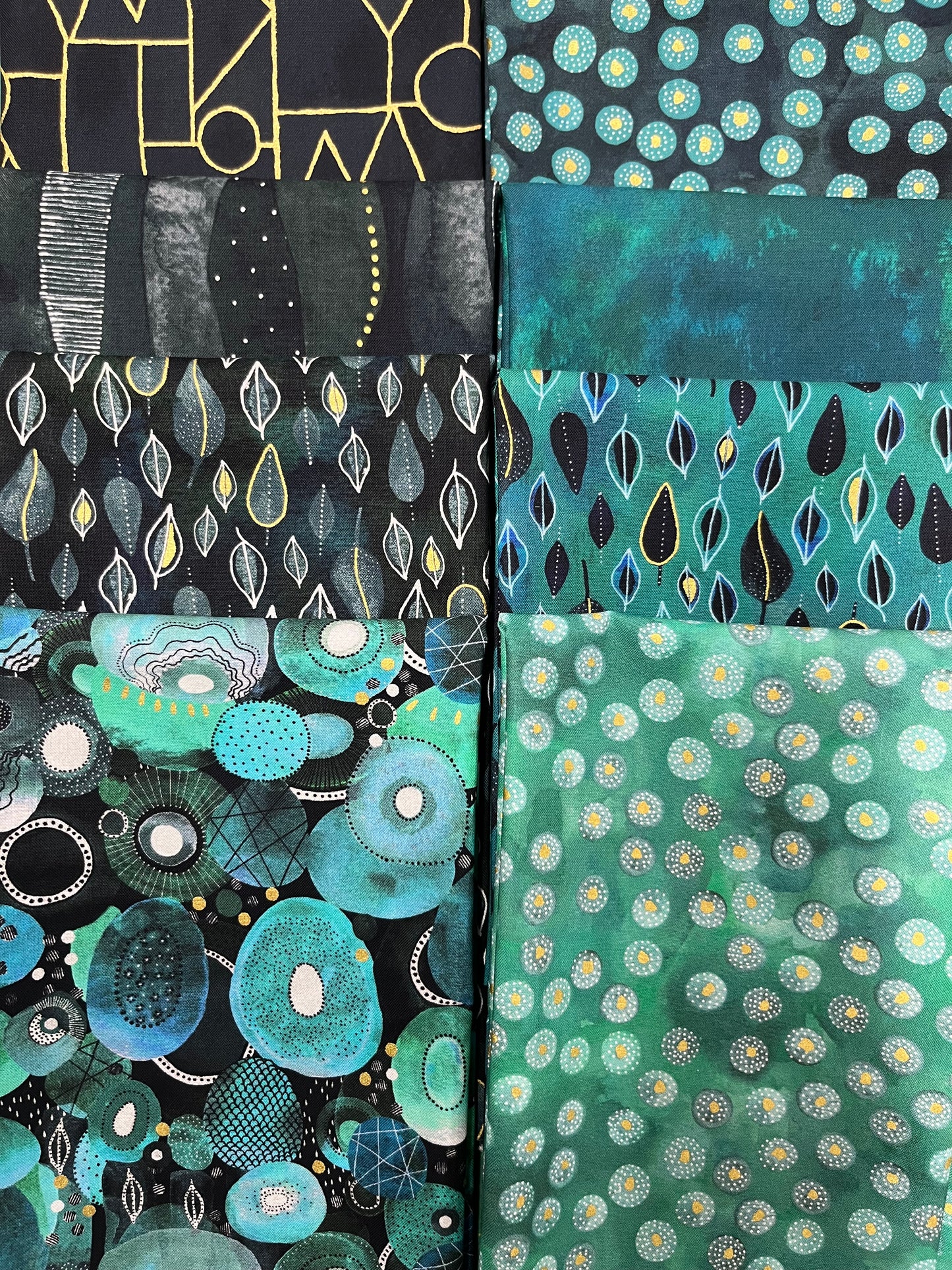 EBB & FLOW 8 Fat Quarters