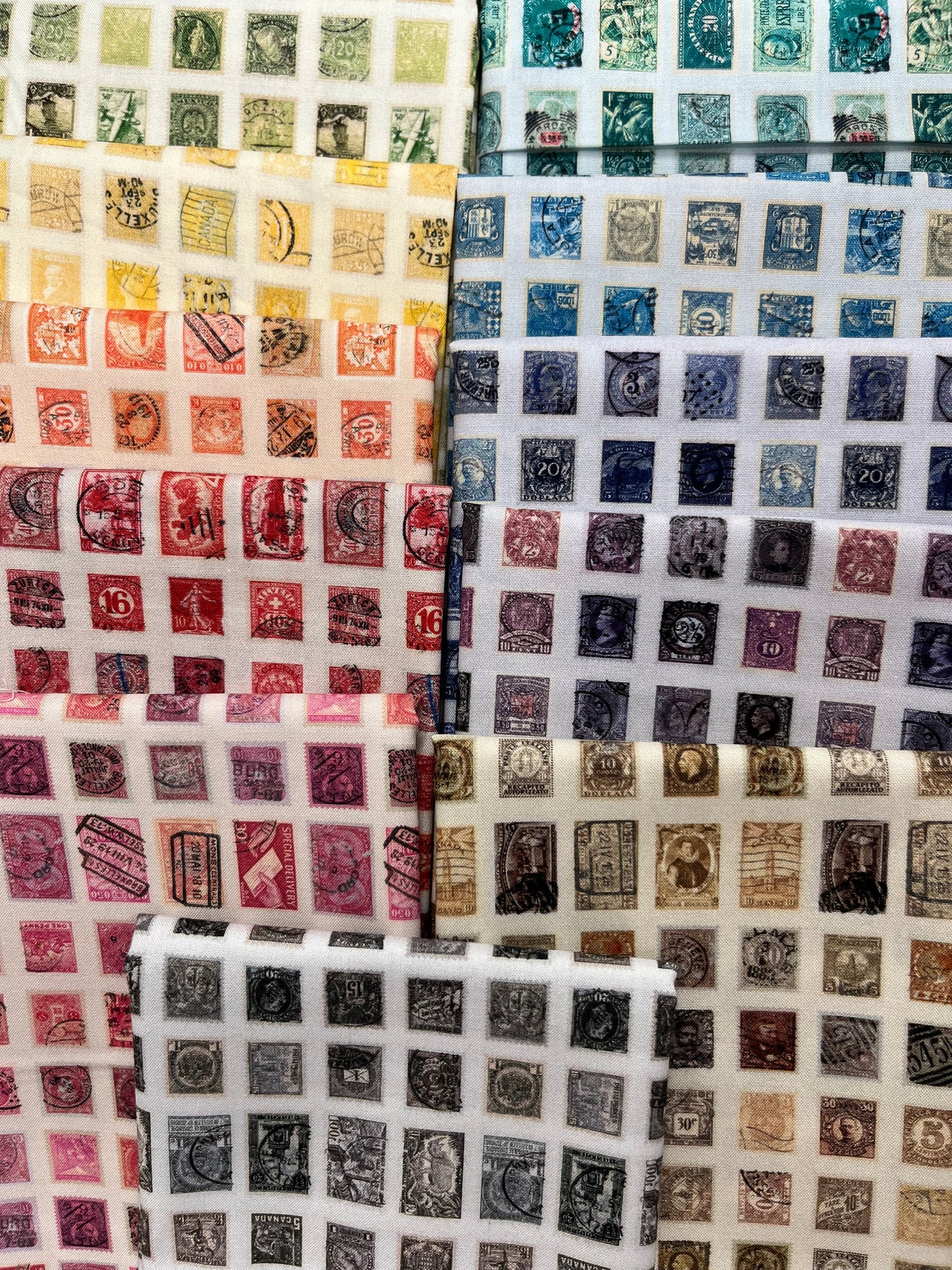 PALETTE MULTI Stamps 11 Fat Quarters
