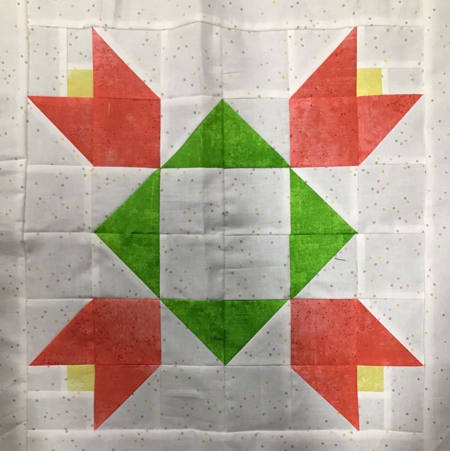 BLOCK OF THE MONTH - SPRING BLOOMS PILLOW - Tonals 18"x18"
