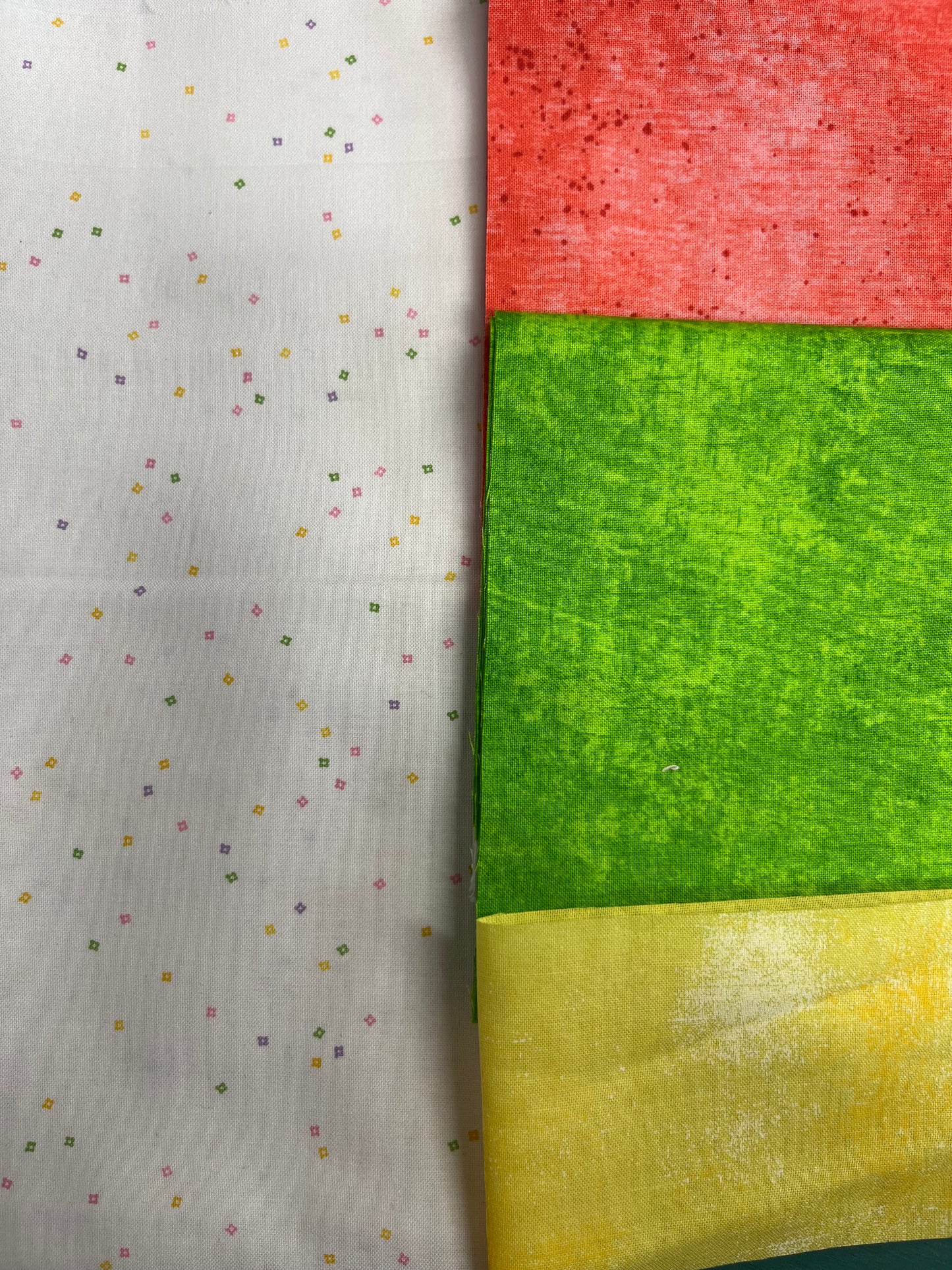 BLOCK OF THE MONTH - SPRING BLOOMS PILLOW - Tonals 18"x18"