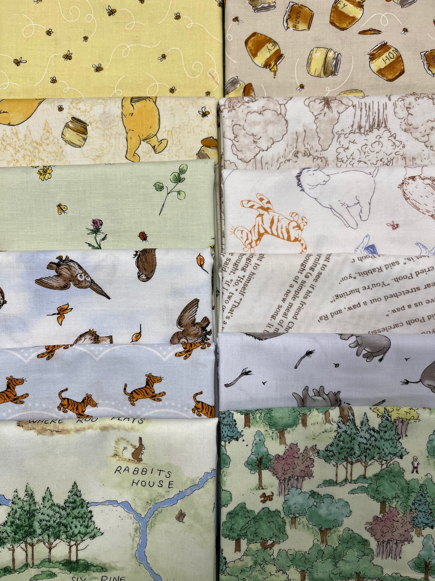 CLASSIC WINNIE 12 Fat Quarters