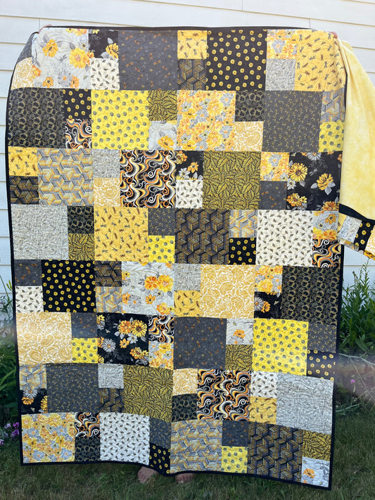 QUILT Vineyard Black/yellow with Pillowcase