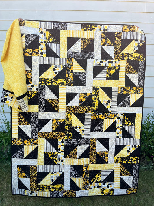 QUILT Sisterhood Yellow/black with Pillowcase