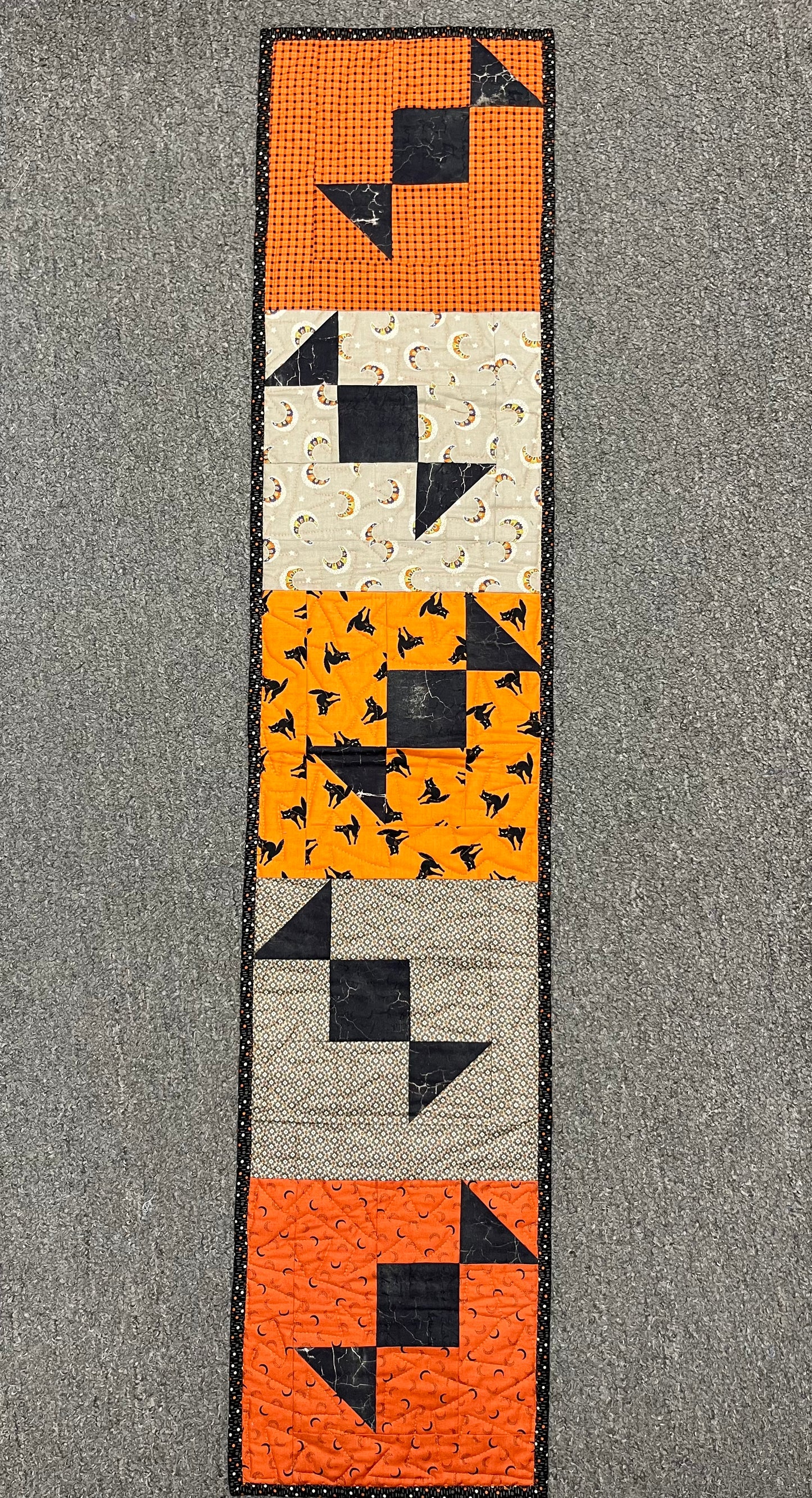 TABLERUNNER Bat Dance