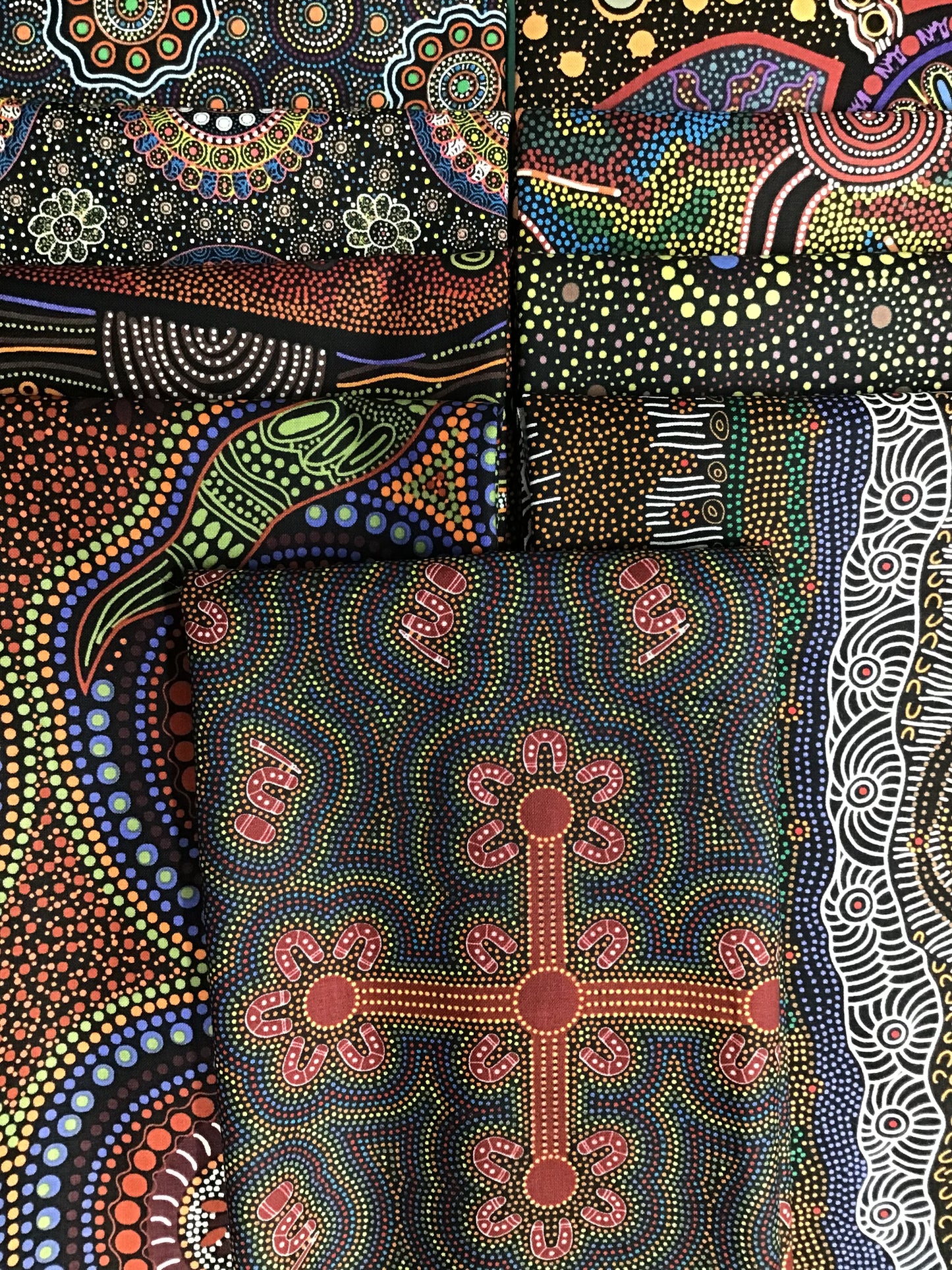 AUSTRALIAN black multi 9 Fat Quarters