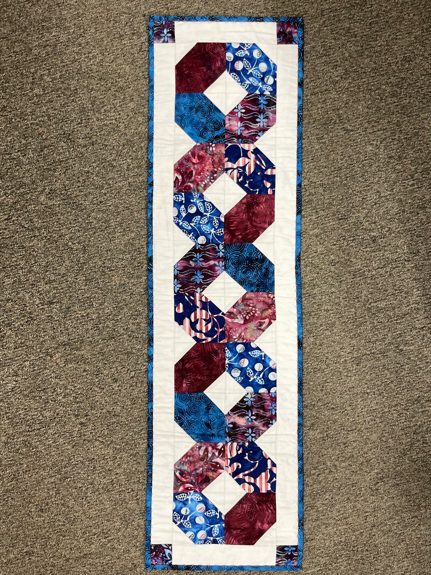 TABLERUNNER Penny Candy Cherries