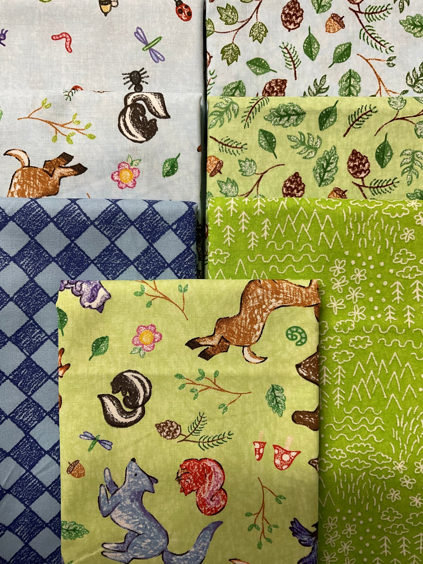 COLORFUL CRITTERS 7 Half Yards