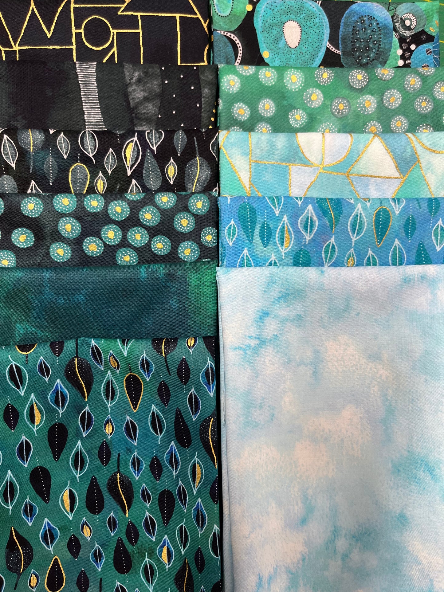 EBB & FLOW 11 Fat Quarters