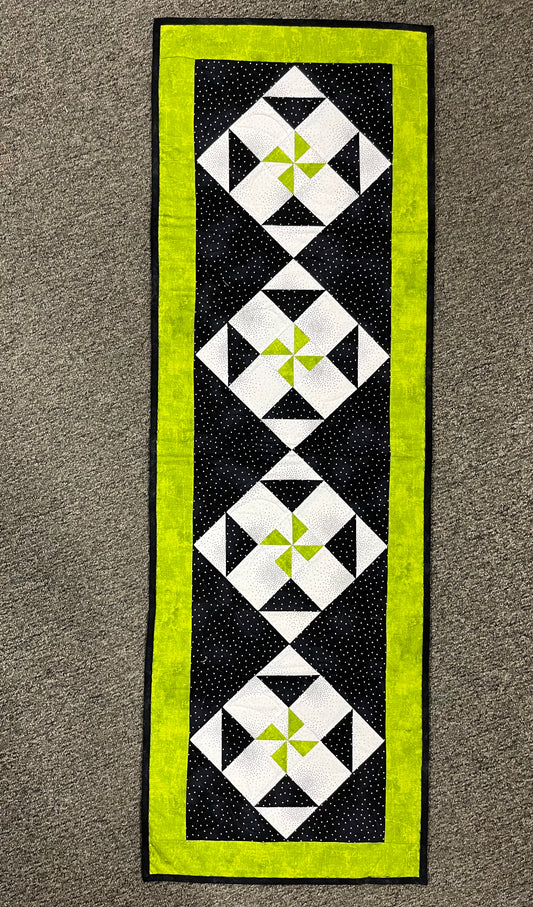 TABLERUNNER Peppermint & Holly black/green