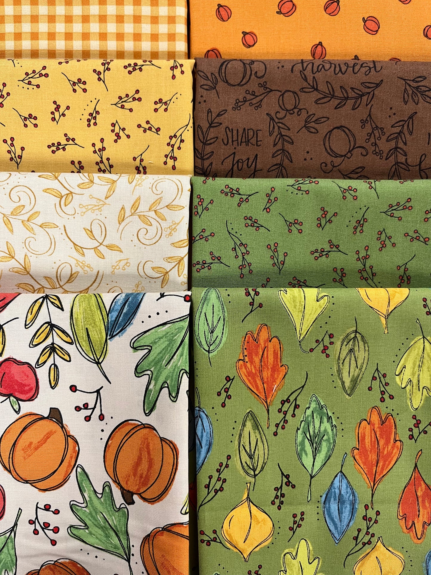 HARVEST HOME Cream 8 Fat Quarters