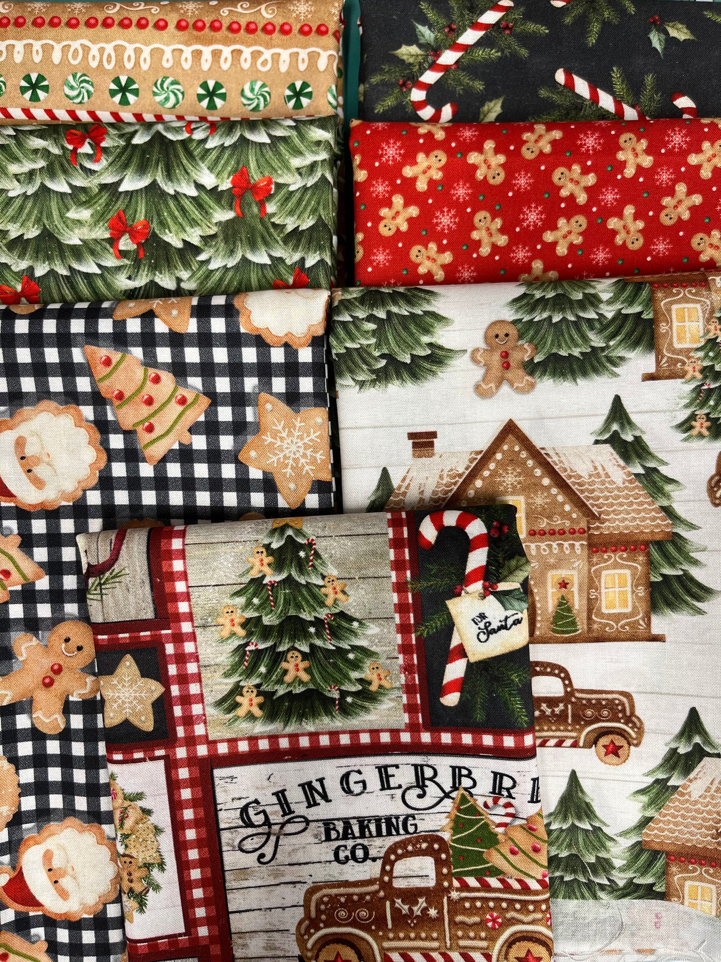 VERY MERRY GINGERBREAD 7 Half Yards