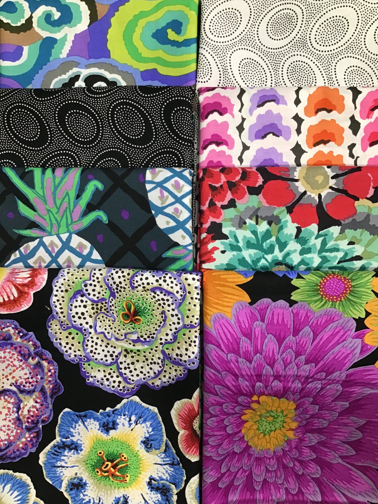 KAFFE AUG '26 Black/White 8 Fat Quarters