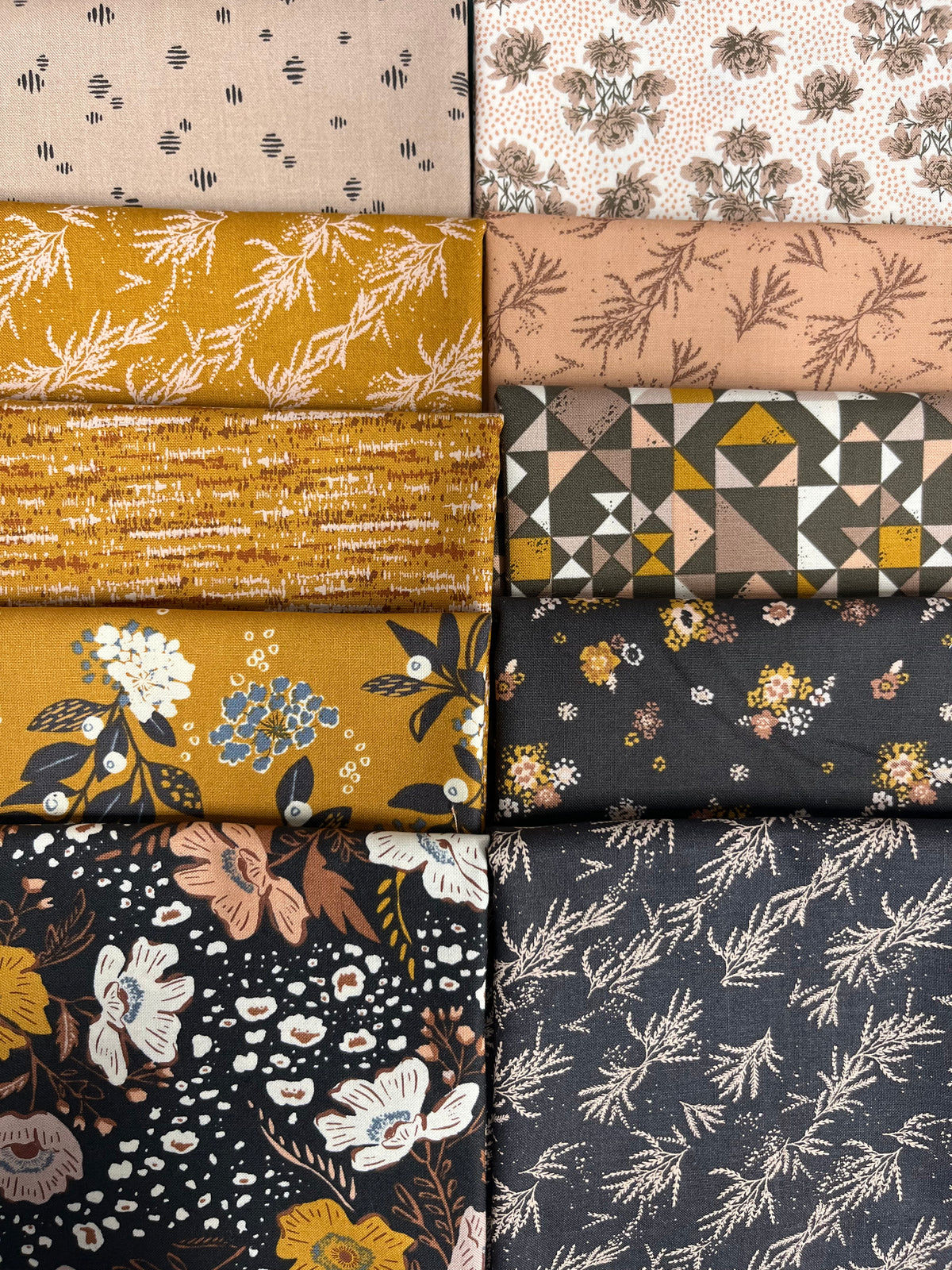 WELLSPRING Charcoal Gold 10 Fat Quarters