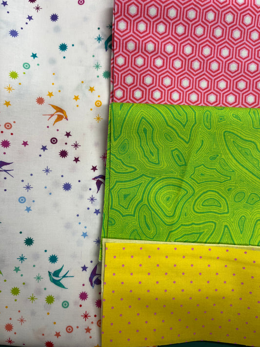 BLOCK OF THE MONTH - SPRING BLOOMS PILLOW - Tula 18"x18"