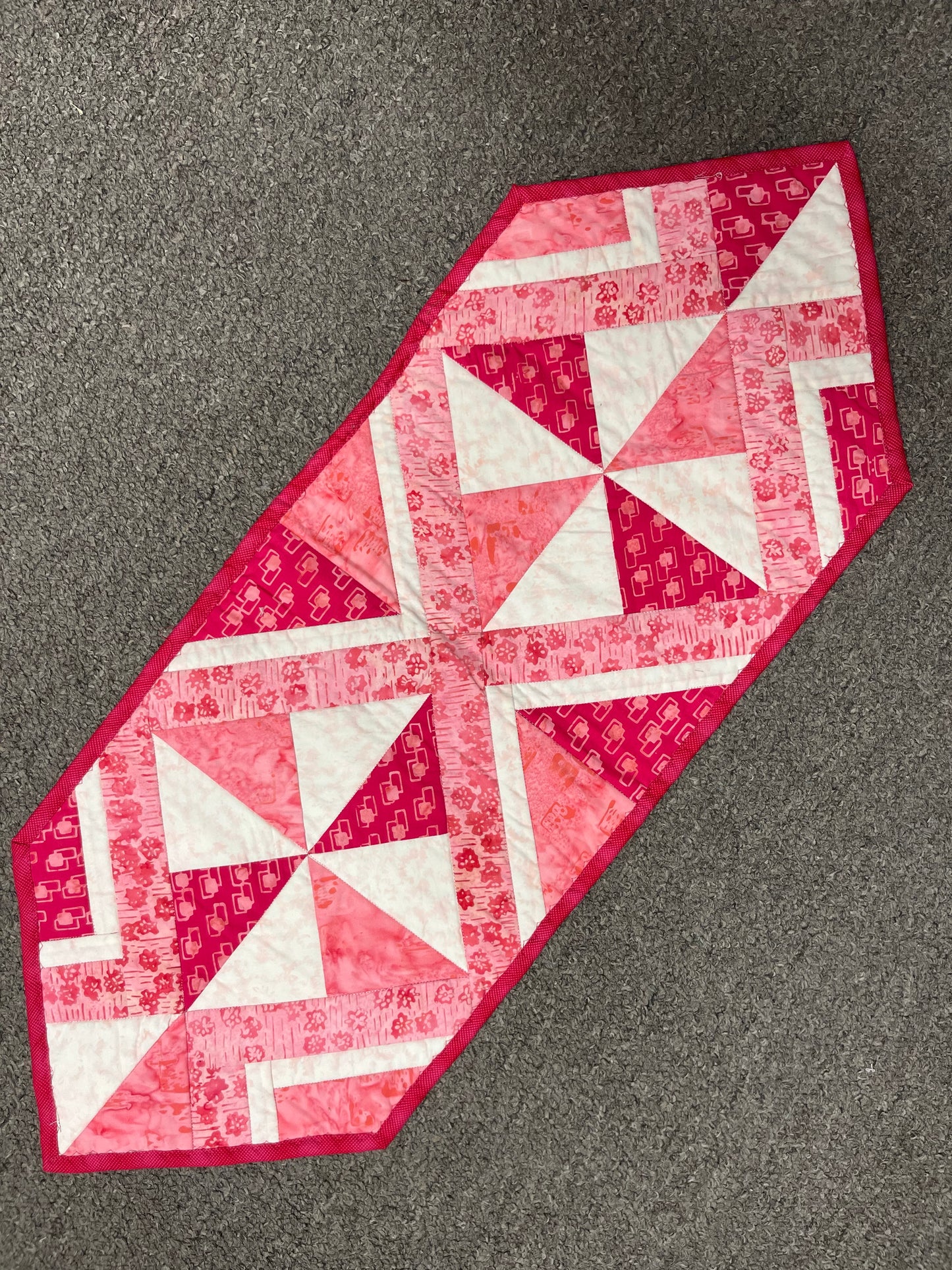 TABLERUNNER Pink Pinwheels