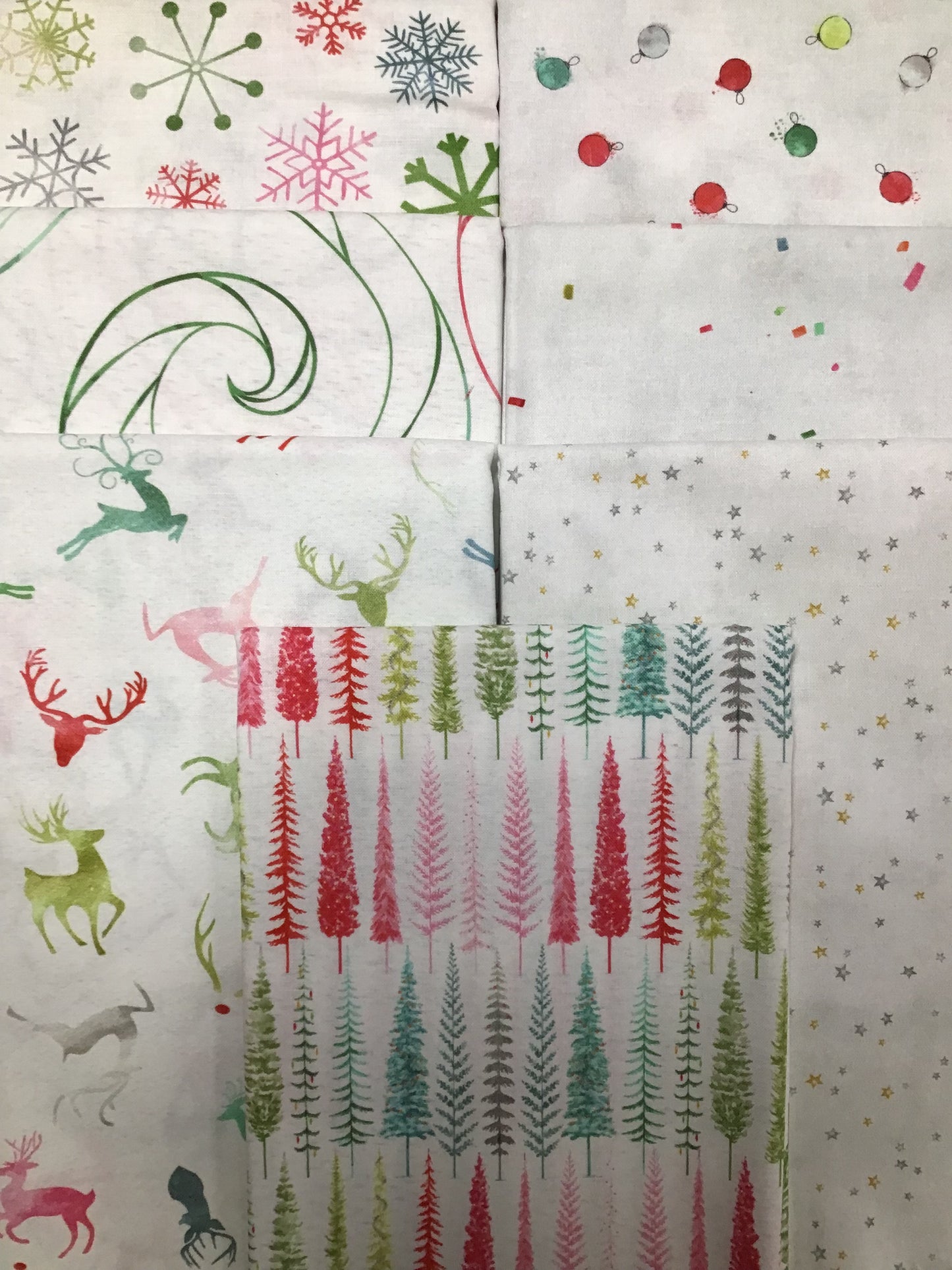 CHRISTMAS IN COLOR White 7 Half Yards