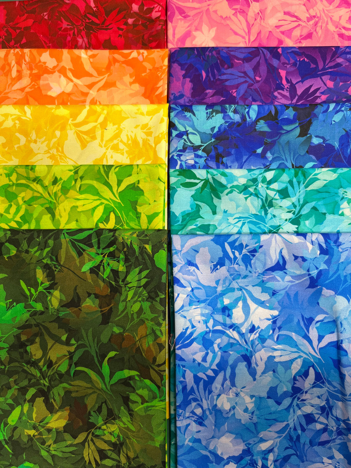 ARTFUL BLOOMS Rainbow 10 Fat Quarters