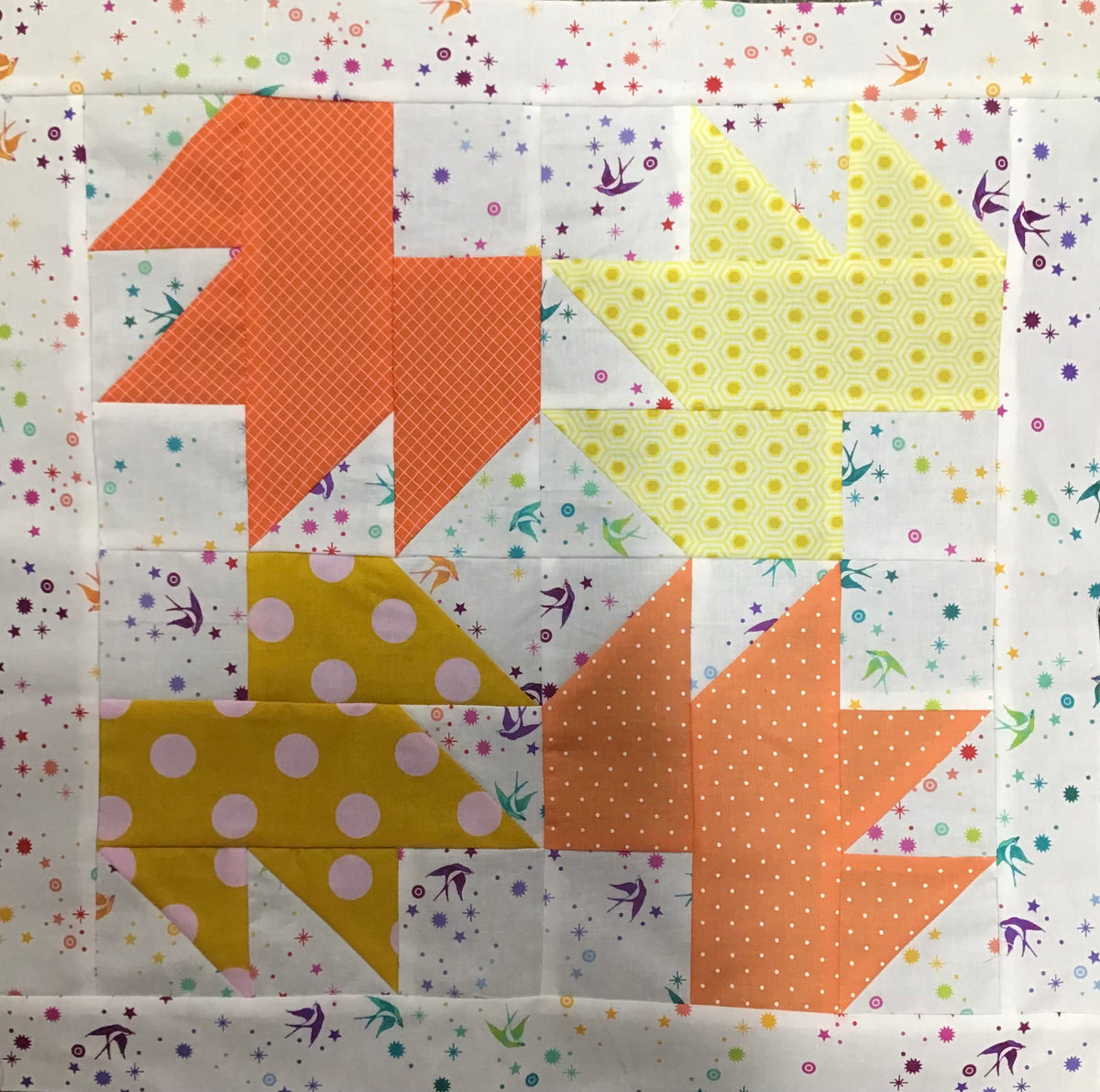 BLOCK OF THE MONTH- LEAF TWIRL PILLOW Tula Pink 18"x18"