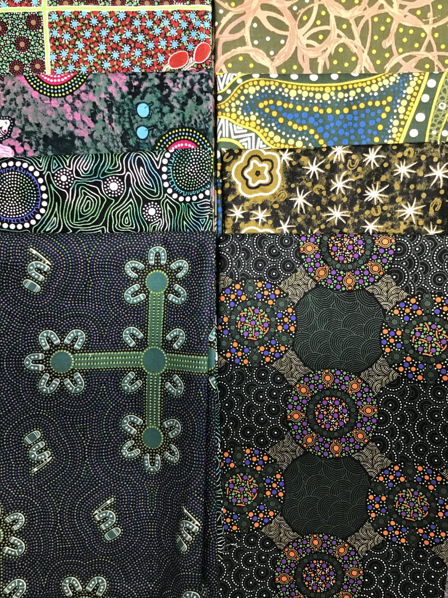 AUSTRALIAN Green 8 Fat Quarters