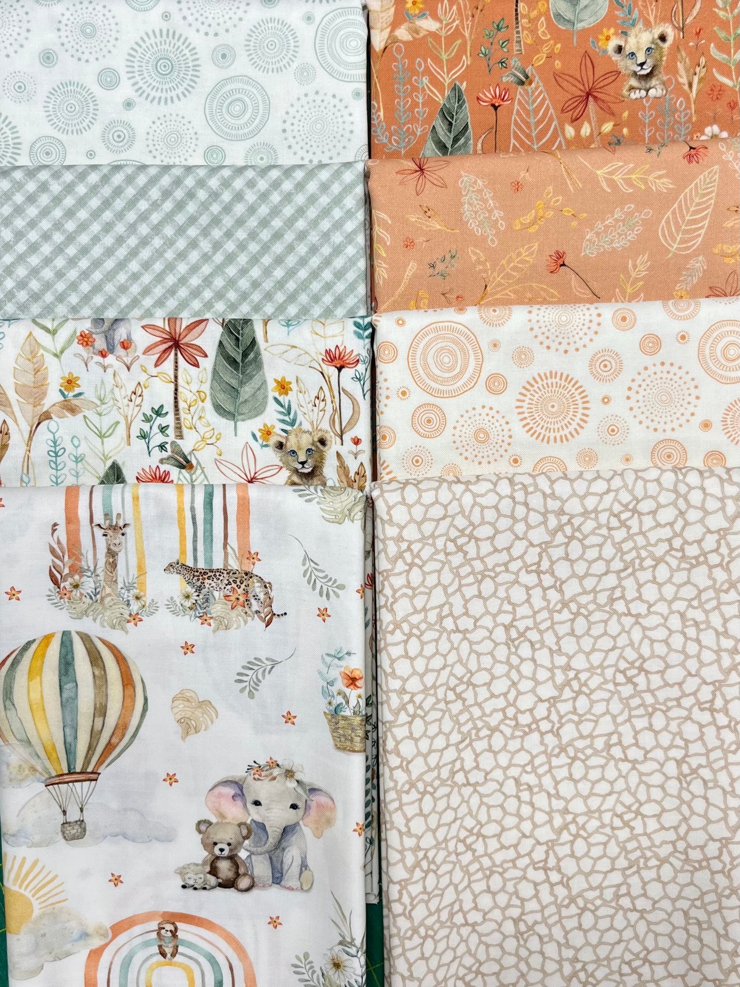 MINI MENAGERIE terra cotta 8 Fat Quarters