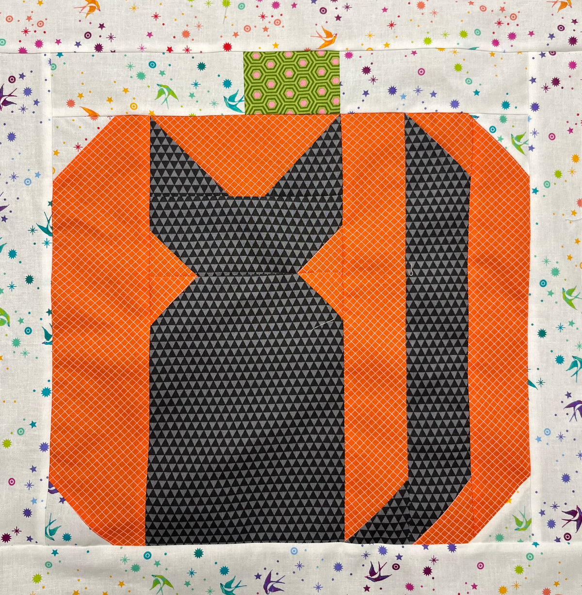 BLOCK OF THE MONTH - PURRFECT PUMPKIN PILLOW Tula 18"x18"