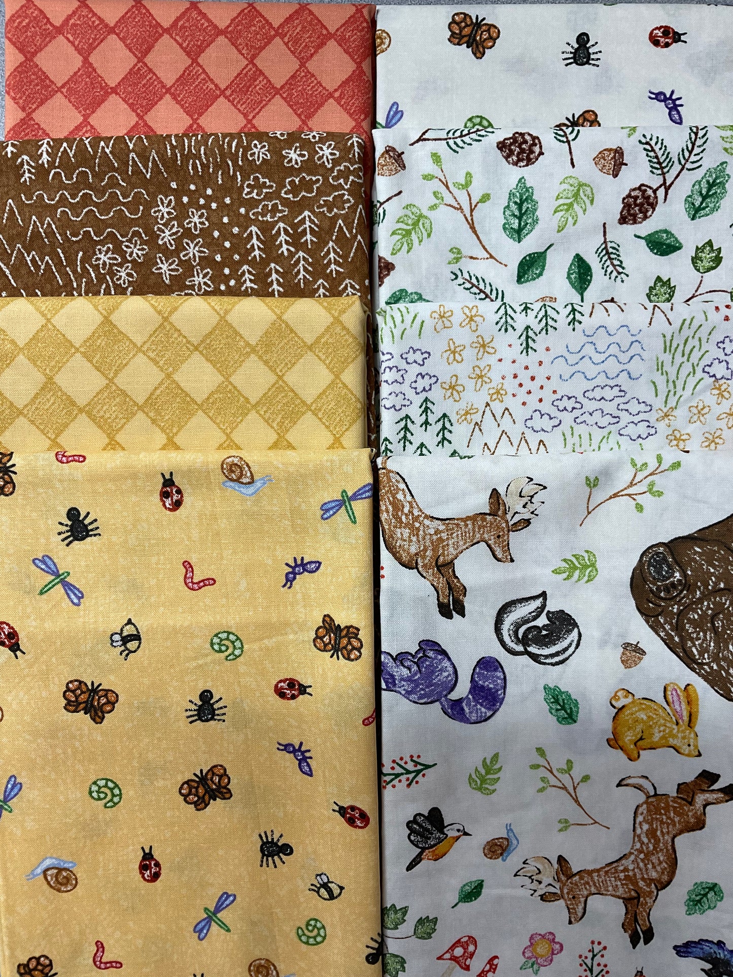 COLORFUL CRITTERS 8 Half Yards